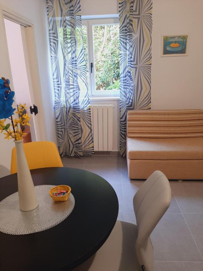 Apartment Sandra Rabac Exterior foto